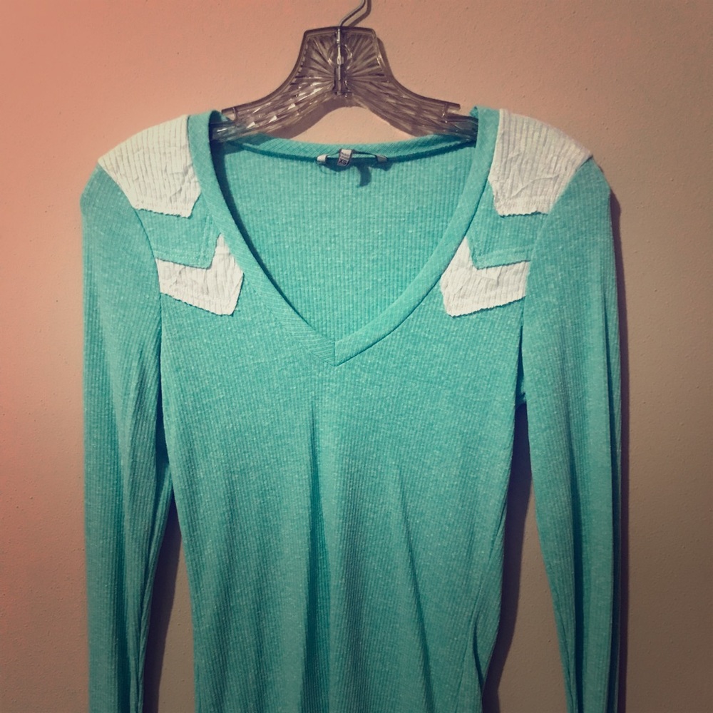 BKE Long Sleeve V Neck T-Shirt